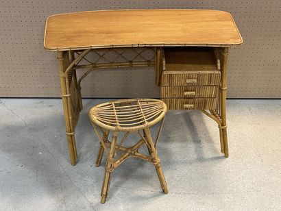 Bureau et son tabouret en rotin
74 x 110...