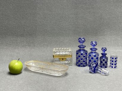 Lot de verrerie: 
- Partie de garniture de...