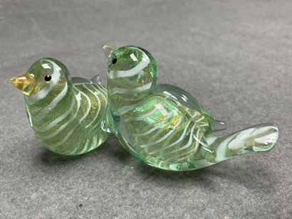 Collection d'oeufs en verre et émaux cloisonnés....