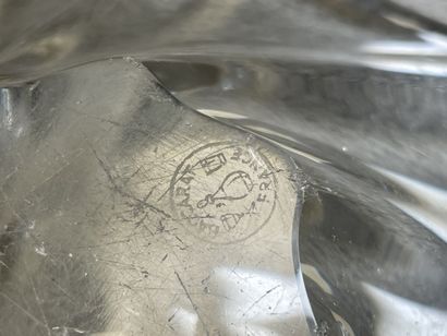 Ensemble de pièces en cristal:
- deux cendriers...