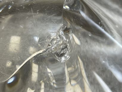Ensemble de pièces en cristal:
- deux cendriers...