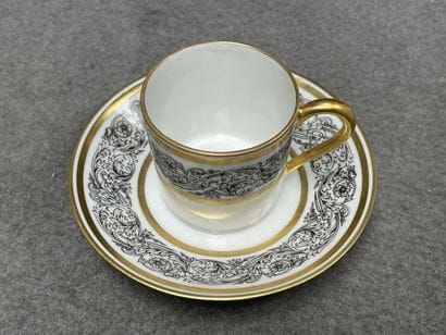 BERNARDAUD à Limoges
Suite de six tasses...