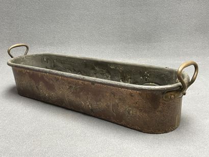 Poissonnière en cuivre. 
19 x 74 x 21 cm...