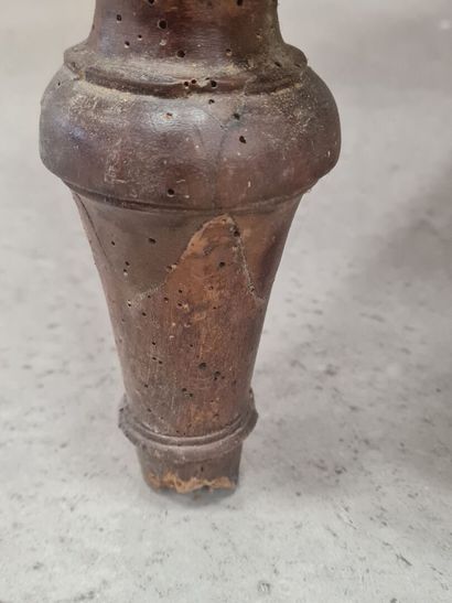 Commode en bois fruitier ouvrant à cinq tiroirs.
Louis...