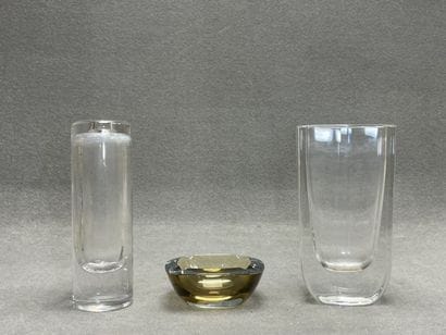 Ensemble de trois pièces en cristal étranger
-...