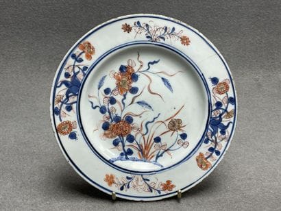 Deux assiettes en porcelaine de Chine. 
D....