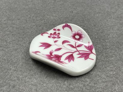 Six porte-couteaux en porcelaine de Paris
Décor...