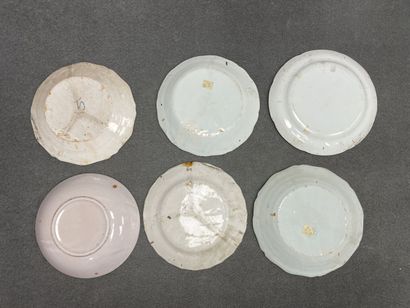 Six assiettes en faïence XIX° 
D. :21,5 cm,...