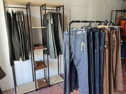 STOCK Pret à porter féminin:
Vestes simili...