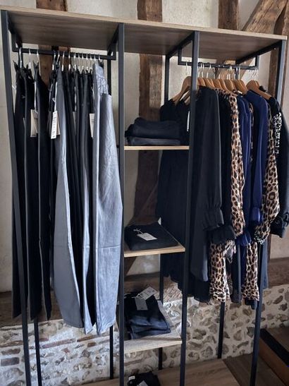 STOCK Pret à porter féminin:
Vestes simili...