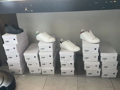 STOCK CHAUSSURES similicuir ( 195 lots)
-...