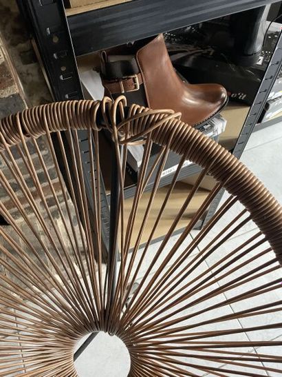 Ensemble de mobilier clients
-Quatre fauteuils...