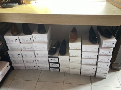 STOCK CHAUSSURES similicuir ( 195 lots)
-...