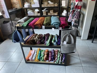 STOCK CHAUSSETTES ECHARPES
- portant avec...