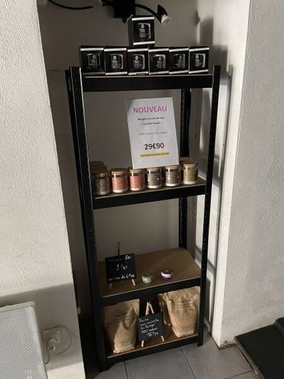 Ensemble de racks de présentation: 
- 5 étagères...