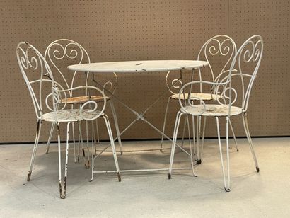 Salon de jardin en forgé avec 4 fauteuils....