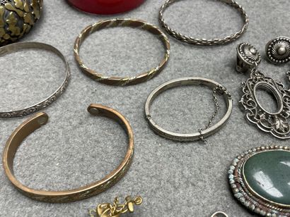 Lot de bijoux fantaisie, dont Maghreb : 
Bracelets,...