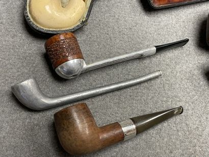 Ensemble de cinq pipes bruyères et écume...