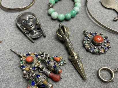 Lot de bijoux fantaisie, dont Maghreb : 
Bracelets,...