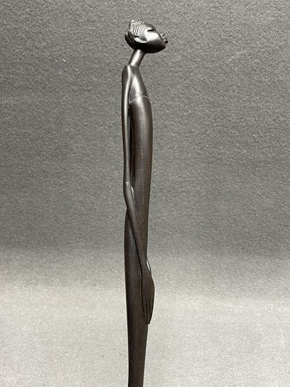 Trois sculptures africaines en ebène sculpté,...