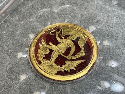 Plat en verre bohème, 1730. 
5 x 27,5 x 22...