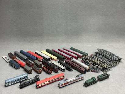 Ensemble de trains HO JOUEF
- Trois locomotives:...