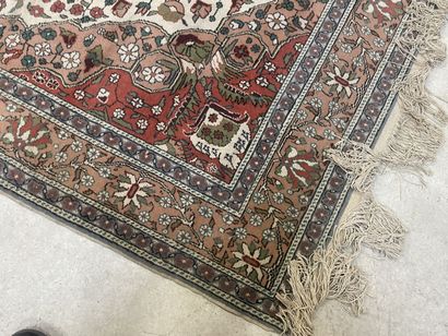 Tapis en laine, point noué 
300 x 200 cm...