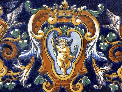 GIEN.
Plat, modèle Renaissance sur fond bleu...