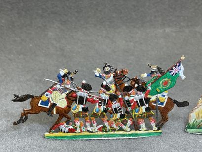 Collection de soldats etains plat, peints,...