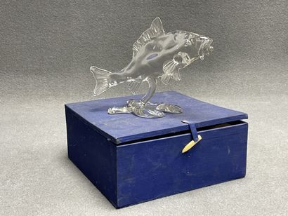 Poisson en verre. 
En coffret. 
H. :17 cm....