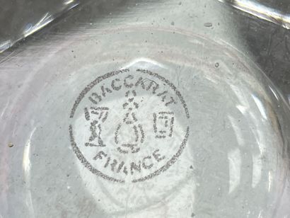 BACCARAT deux dessous de bouteille en cristal...