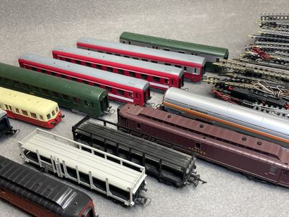Ensemble de trains HO JOUEF
- Trois locomotives:...