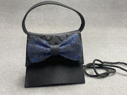 Trois sacs de soirée. 
19 x 14 cm, 13 x 15...