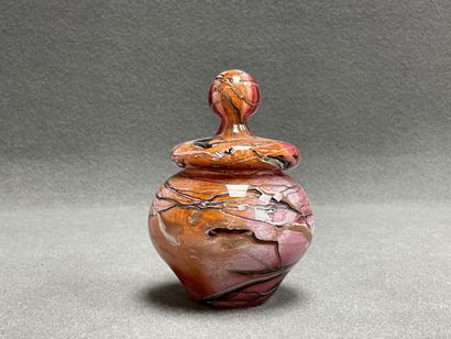 Michèle LUZORO (né en 1949).
Pot couvert...