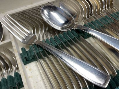 Ecrin avec Ménagère de couverts en métal...