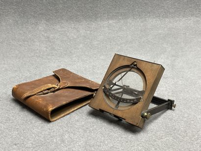 Boussole de visée d artillerie en acajou...