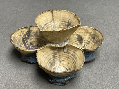 Jardinière moderne en grès émaillé. 
13 x...