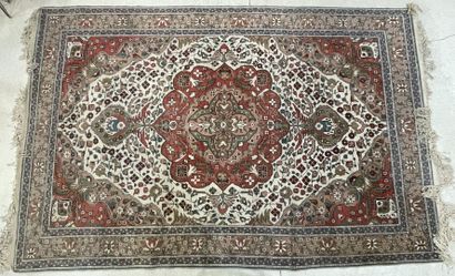 Tapis en laine, point noué 
300 x 200 cm...