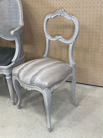 Paire de bergères de style Louis XVI et paire...