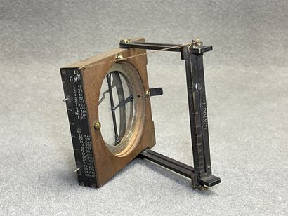 Boussole de visée d artillerie en acajou...