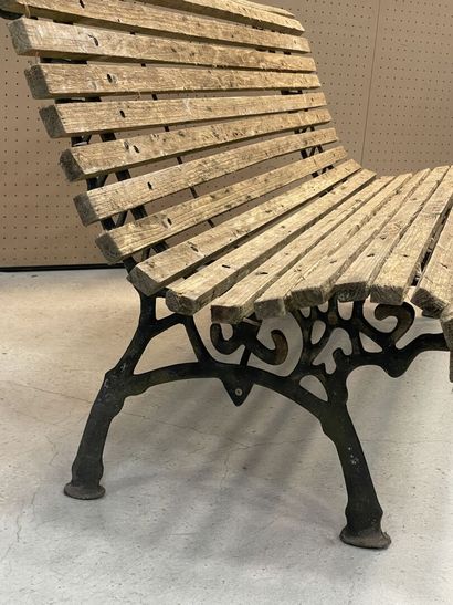Banc de jardin à lattes
83 x 180 x 70 cm...