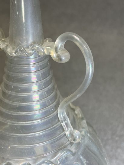 Bouteille Venise fin XIXe en verre irisé
H.21...