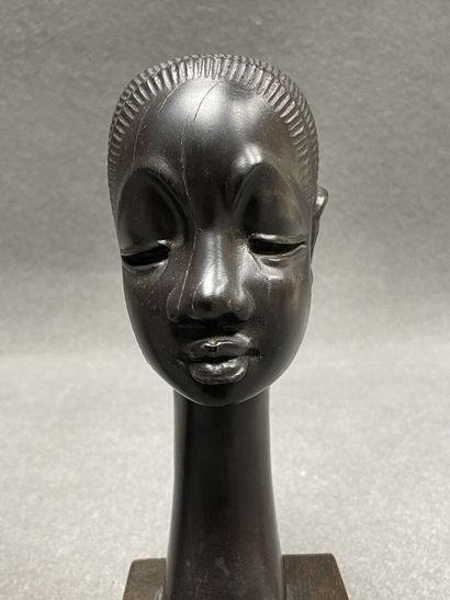 Trois sculptures africaines en ebène sculpté,...