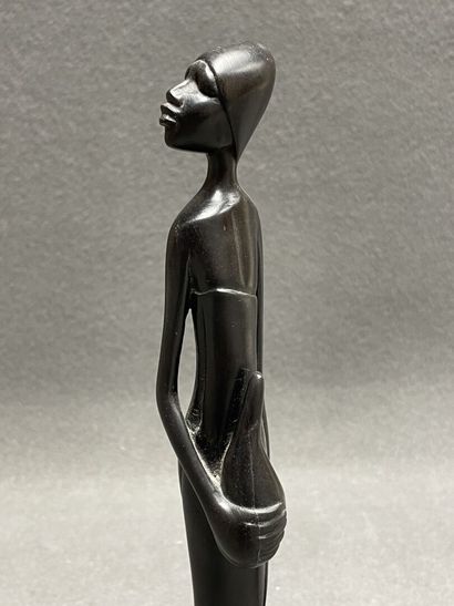 Trois sculptures africaines en ebène sculpté,...