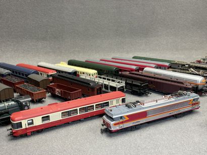 Ensemble de trains HO JOUEF
- Trois locomotives:...