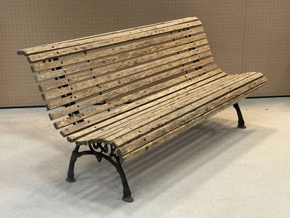 Banc de jardin à lattes
83 x 180 x 70 cm...