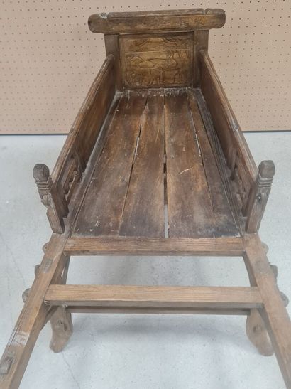 Brouette en bois sculpté
Asie début XX°
77...