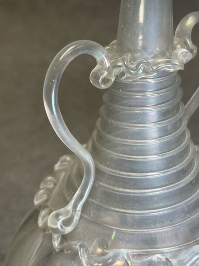 Bouteille Venise fin XIXe en verre irisé
H.21...