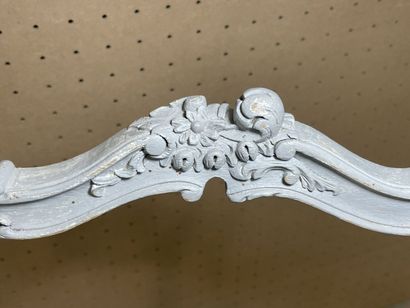 Paire de bergères de style Louis XVI et paire...