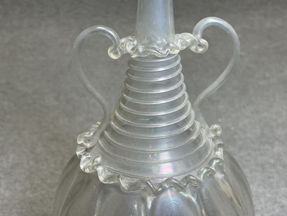 Bouteille Venise fin XIXe en verre irisé
H.21...